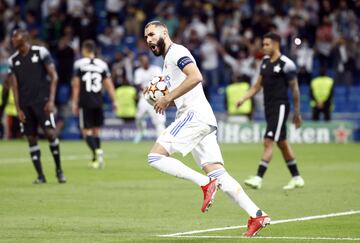 Benzema, de penalti, marcó el empate. 1-1.