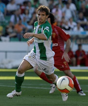 Con el Betis jugó cuatro temporadas de 2005 a 2009.