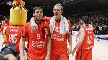 Van Rossom, junto a Sikma.