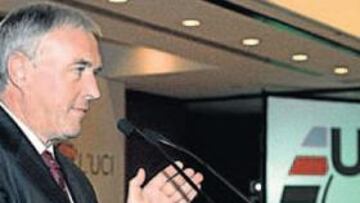 <b>INFLEXIBLE. </b>Pat McQuaid el día en que fue elegido presidente de la UCI en Madrid (septiembre de 2005).