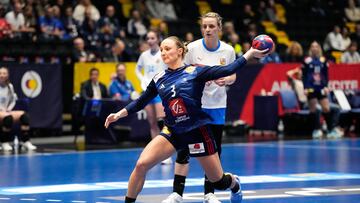 La francesa Alicia Toublanc en el partido contra la República Checa.