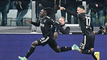 Turin (Italy), 13/11/2022.- Juventus' Moise Kean (L) celebrates after scoring the 2-0 lead during the Italian Serie A soccer match between Juventus FC and SS Lazio in Turin, Italy, 13 November 2022. (Italia) EFE/EPA/Alessandro Di Marco
