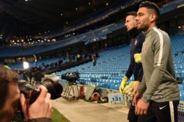 Falcao entrena en Manchester para el duelo de Champions