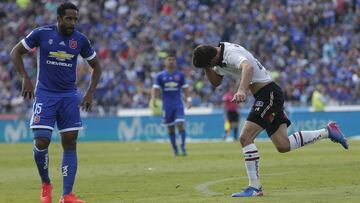 El jugador de Colo Colo, Octavio Rivero, , celebra su gol contra Universidad de Chile