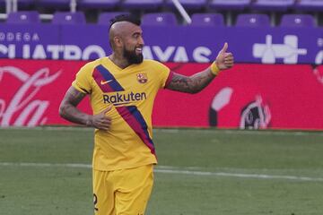 El jugador del Barcelona, Arturo Vidal, celebra el 0-1 al Valladolid.