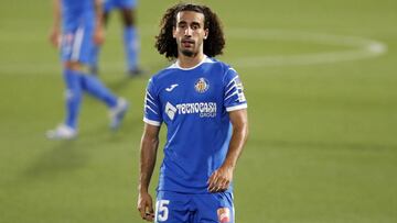 El choque &iquest;adrede? de Cucurella con Gil Manzano que crea debate en Twitter.