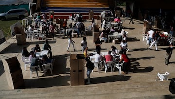 AME3133. SUÁREZ (COLOMBIA), 29/05/2022.- Fotografía de un centro de votación hoy, durante la jornada de elecciones para elegir presidente de Colombia para el periodo 2022-2026 en Suárez, departamento del Cauca (Colombia). Los colegios electorales de Colombia abrieron este domingo para que durante ocho horas más de 39 millones de ciudadanos habilitados puedan elegir al próximo presidente de la república para el periodo 2022-2026. EFE/ Ernesto Guzmán Jr
