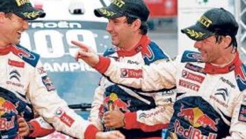 <b>PAREJA AMBICIOSA. </b>Loeb y Sordo, en un podio del Mundial.