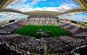 Fue inagurado en 2014 para ser utilizado en el Mundial de Brasil. Tiene capacidad para 47 mil espectadores.