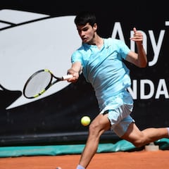Carlos Alcaraz persigue a Nadal y Federer