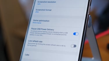 Un experto en seguridad avisa de que tu forma de cargar el móvil está matando la batería: usa esta alternativa