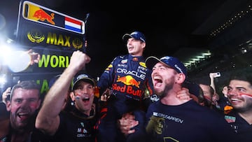 Max Verstappen celebra en Suzuka su segundo título de campeón del mundo.