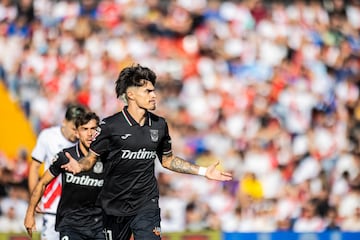 Juan Cruz celebra un gol al Rayo Vallecano. 