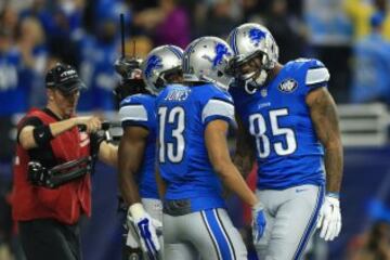 Pocos minutos después, el tight end Eric Ebron lograba el primer touchdown del partido al capturar un pase corto de 3 yardas. Pese a esta anotación, no fue un partido muy destacable para Ebron en ataque, ya que tan solo recibió dos balones para un total de 9 yardas.