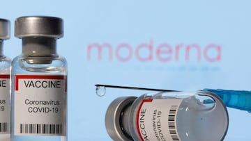 Moderna asegura que la dosis de refuerzo de su vacuna contra el COVID-19 aumenta la protección frente a ómicron, variante dominante en Estados Unidos.