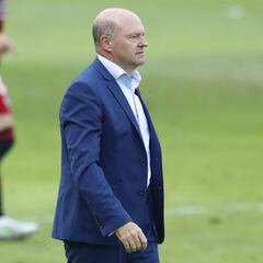 Se le multiplican los deberes a Luis Helguera