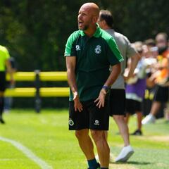 “Lo que queremos fichar no son opciones sencillas...”