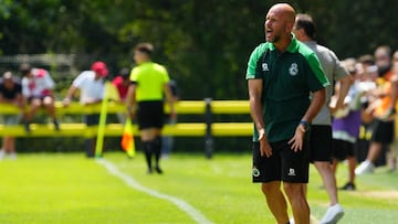 José Alberto, entrenador del Racing.