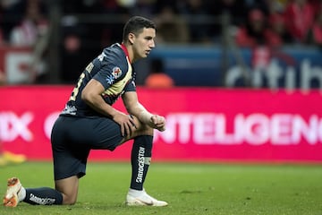 Debutó en el Apertura 2016 con Santos, dos años después llegó al América y se ganó la titularidad con las Águilas tras la lesión de Luis Reyes sumando 906 minutos en el certamen pasado. 