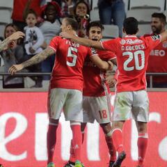 Con Raúl Jiménez de cambio, Benfica venció a Paços Ferreira