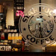 What fast food restaurants are open on Christmas Eve and Day? Starbucks, McDonald’s, Dunkin’ Donuts