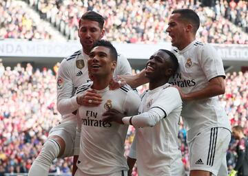 El brasileño marcó un gran gol de chilena tras el saque de esquina de Kroos que fue a la cabeza de Ramos, que dejó el balón para que Casemiro marcara el 0-1.