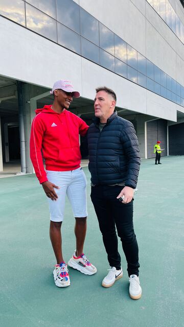 Romer Alegría junto a Eduardo Berizzo en Portugal.