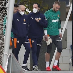 Gracia tiene que coger el guante: Cillessen o Jaume