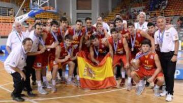 La Sub-20 de España, con su medalla de plata.