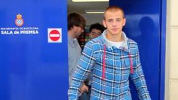 <b>CASTELLANIZÁNDOSE. </b>Weiss, ayer, tras su primera conferencia.