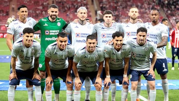 Cruz Azul's players pose for a team photo ahead of the Liga MX Apertura quarter-final first leg football match between Guadalajara and Cruz Azul at the Akron Stadium in Zapopan, Mexico on November 27, 2025. (Photo by Ulises RUIZ / AFP)