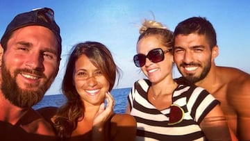 Lionel Messi, víctima del Sol en su tarde libre con Antonella Roccuzzo y Luis Suárez y Sofía Balbi.