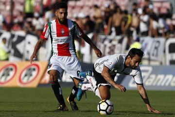 Futbol, Palestino vs Colo Colo
Tercera fecha, campeonato nacional 2018
El jugador de Colo Colo Jorge Valdivia, derecha, disputa el balon con Diego Torres de Palestino durante el partido de primera division en el estadio Nacional de Santiago, Chile.
17/02/2018
Christian Iglesias/Photosport