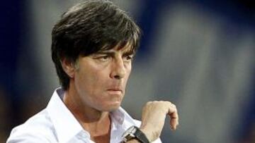 El entrenador de la selección alemana, Joachim Löw, durante el partido correspondiente al Grupo B de la Eurocopa 2012, entre las selecciones de Alemania y Holanda, en Jarkov, Ucrania, el miércoles 13 de junio de 2012.