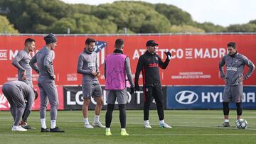 Simeone se lleva a 20 jugadores a Turín, incluido Saponjic