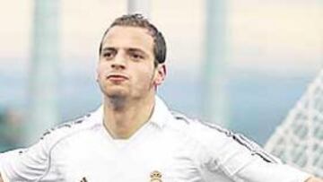 <b>IMPARABLE. </b>Con los dos tantos que le hizo al Elche, Soldado ya lleva nueve e iguala a Uche como máximo goleador de Segunda.