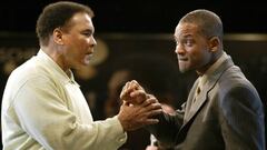 Muhammad Ali poses con Will Smith en una imagen de archivo.