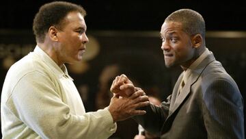 Muhammad Ali poses con Will Smith en una imagen de archivo.