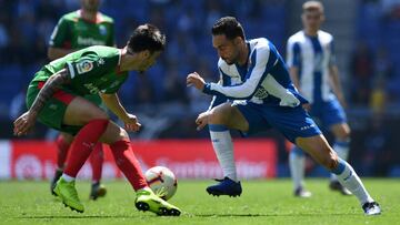 BARCELONA, SPAIN - APRIL 13: Segio Garcia of RCD Espanyol is challenged by Ximo Navarro of Deportivo Alaves during the La Liga match between RCD Espanyol and Deportivo Alaves at the RCDE Stadium on April 13, 2019 in Barcelona, Spain. (Photo by Alex Caparr