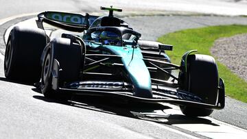 Fernando Alonso pilota el Aston Martin durante la carrera en Albert Park