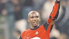 El Atlético pagará 15 millones por Etoo