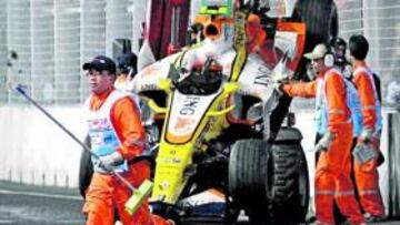 <b>CARRERA NEUTRALIZADA. </b>El accidente de Nelsinho obligó a la salida del coche de seguridad.