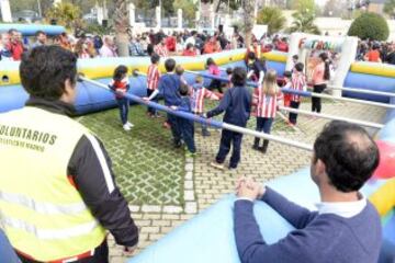 El Atlético celebró el Día del Niño antes del encuentro contra el Villarreal.