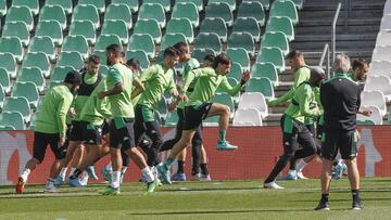 Pellegrini, con sus jugadores.