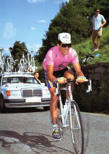  Los dos Giro de Italia conquistados por Indurain trajeron dos etapas en cada una de esas ediciones de 1992 y 1993, todas ellas en contrarreloj. Tras ganar el Tour en 1991, llegó a la ronda italiana para sumar su segunda grande. Participó en tres ocasiones y nunca se bajó del podio, ya que tras sus dos títulos en sus dos primeros años, corrió de nuevo en 1993 para terminar tercero.