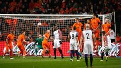 Gol de falta de Griezmann en el Holanda-Francia.