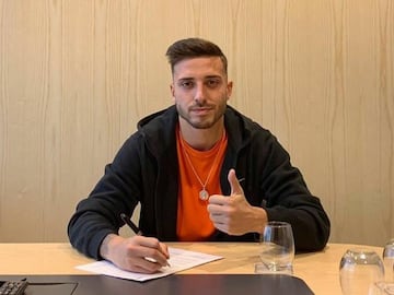 El central castillista Mario Gila ha sido el último en extender su contrato con el Real Madrid, hasta 2024.