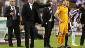 Ancelotti da órdenes en Zorrilla.
