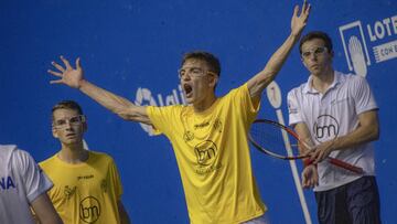 Los jugadores de España celebran su victoria en Frontenis ante Argentina en los Mundiales de Pelota Sub-22 de Tenerife.