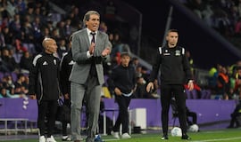 Almada, técnico del Valladolid, da el sí al Oviedo y los clubes negocian